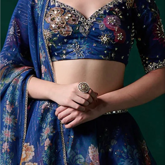 Lashkaraa Lehenga Choli dress - Picture 4 of 10